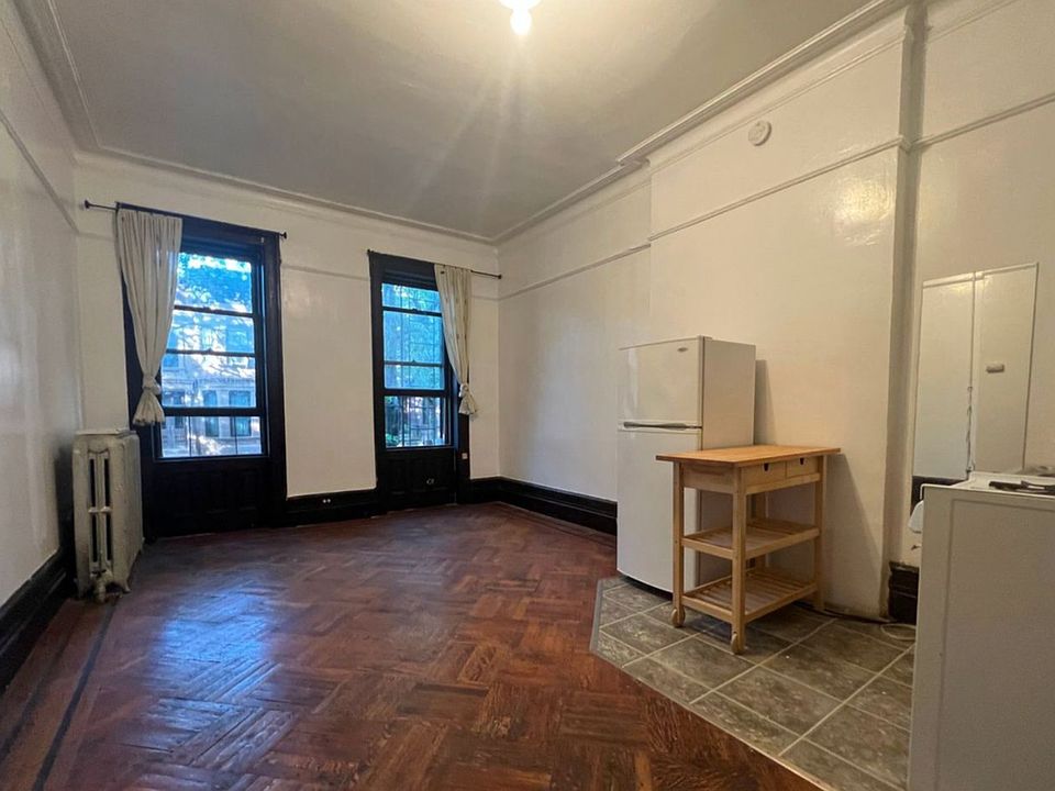 1st image of 574 7th St APT 21
