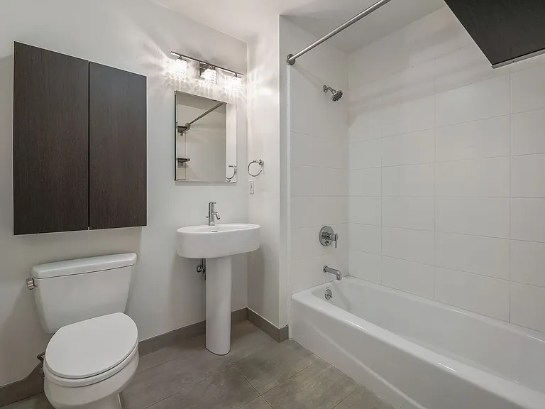 566 S Van Ness Ave #21 — Photo 12