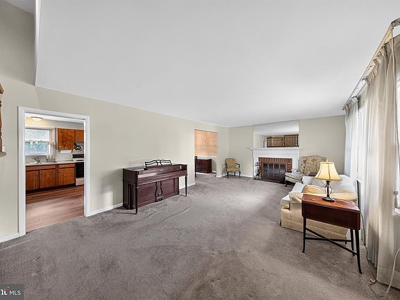 3rd image of 1217 Evergreen Rd