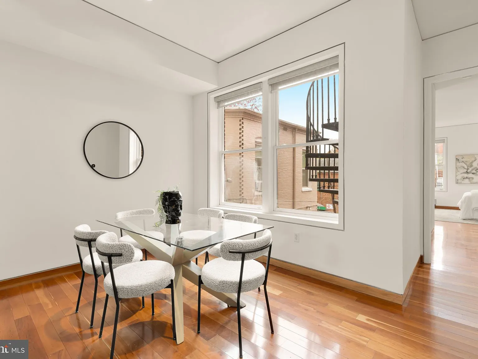 2 bed, 2.5 bath, 2400 sqft, $7,250 — Photo 3
