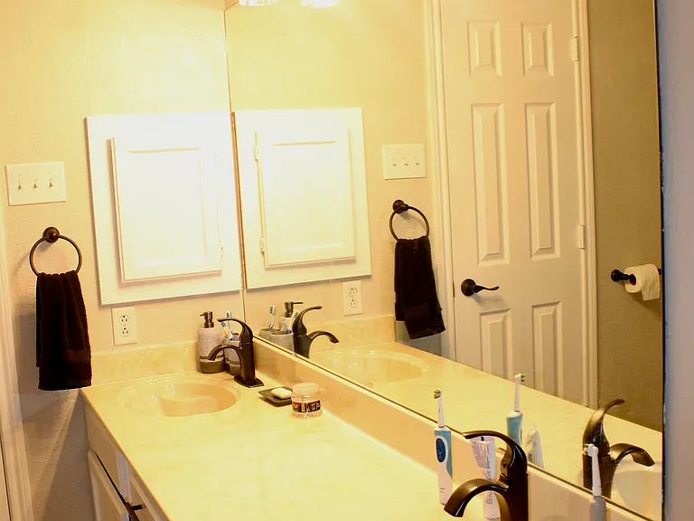 808 Bridgewater Ln — Photo 13