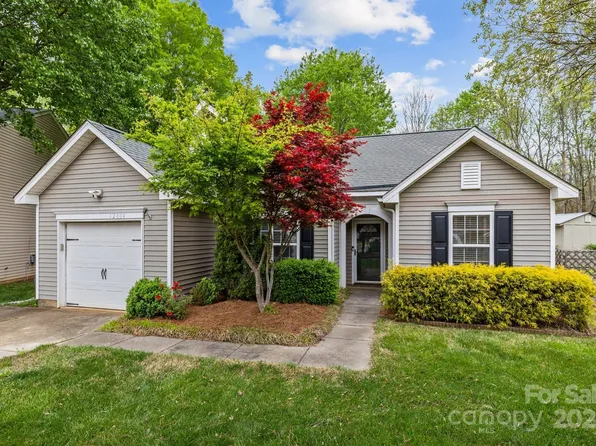 12804 Lismorre Castle Ct, Charlotte, NC 28273