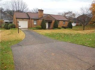 1820 Village Rd, Glenshaw, PA 15116