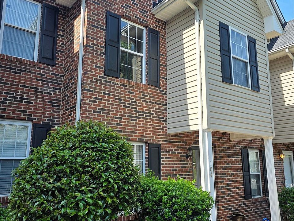 1st image of 2240 15th Ave NE Unit 104