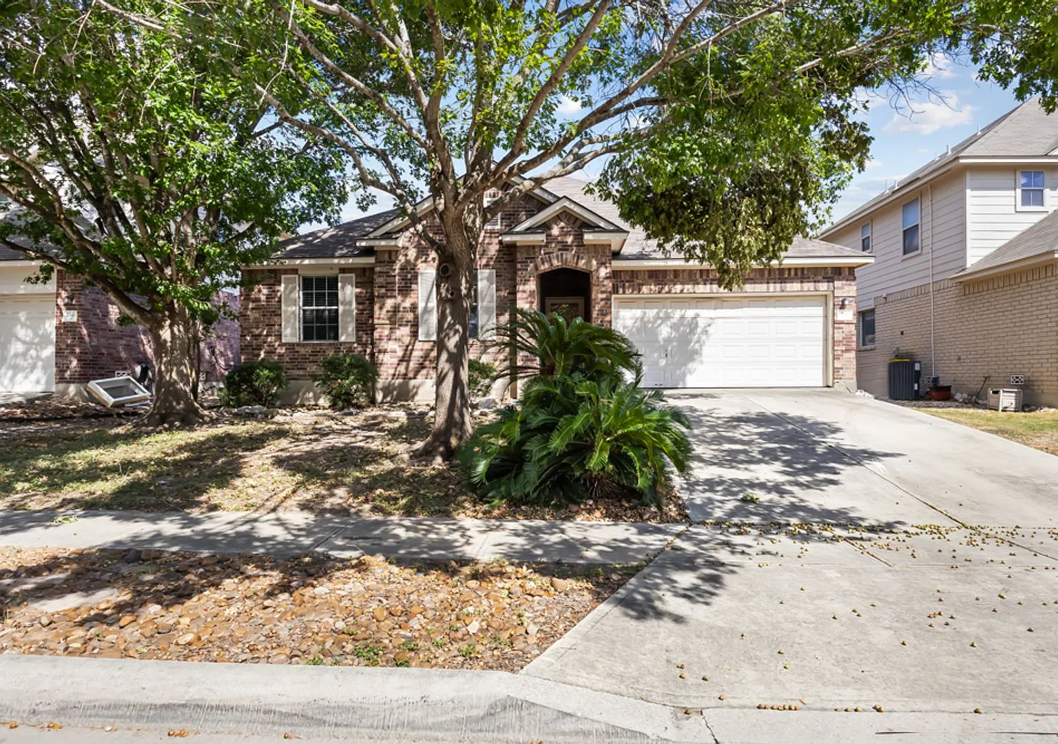 Beautiful 4-Bedroom Home Near Randolph AFB — Photo 1