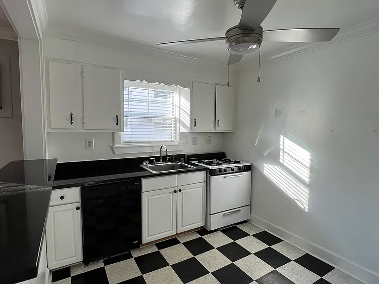 286 9th St NE #2 — Photo 16