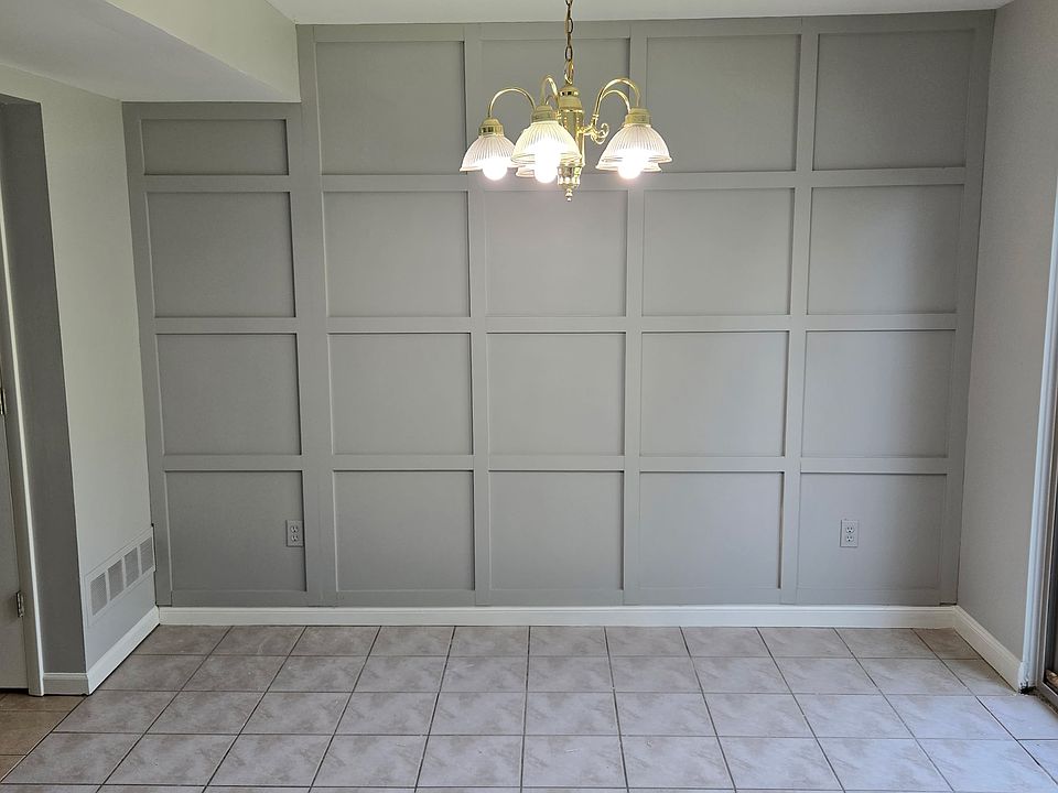 Custom Feature Wall in Dining Room