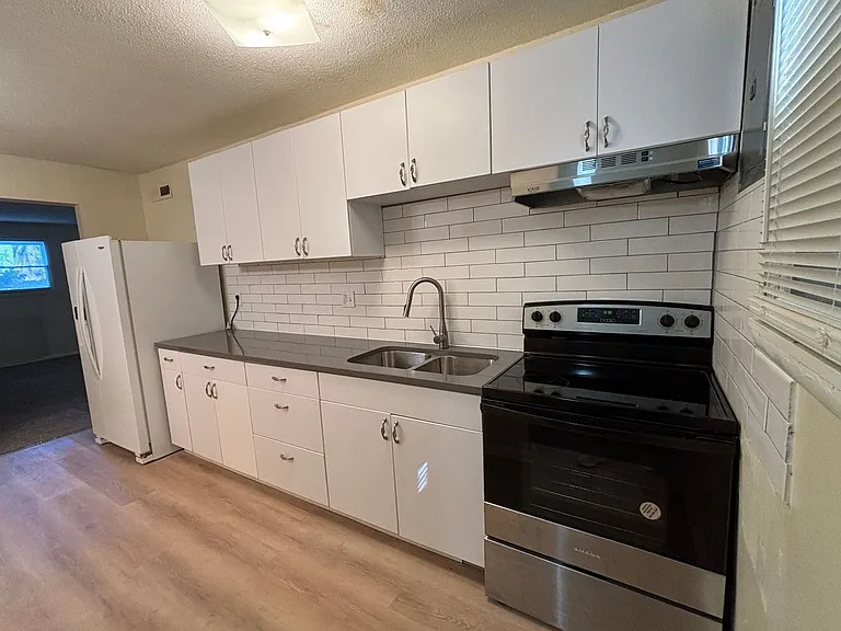 529_Brown _Cir _Dr — Photo 2