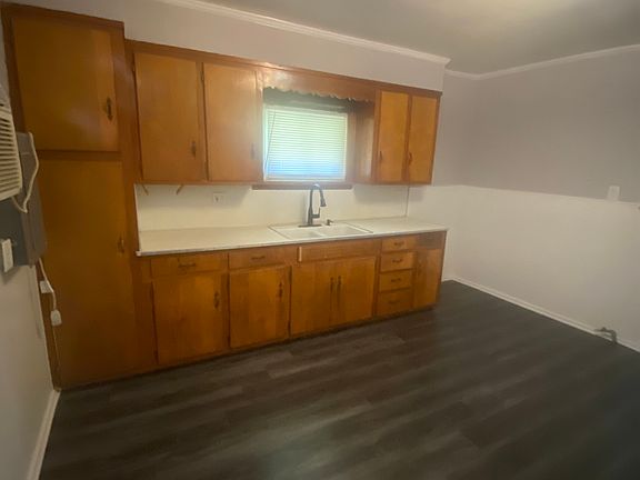 2nd image of 633 Foredale Ave