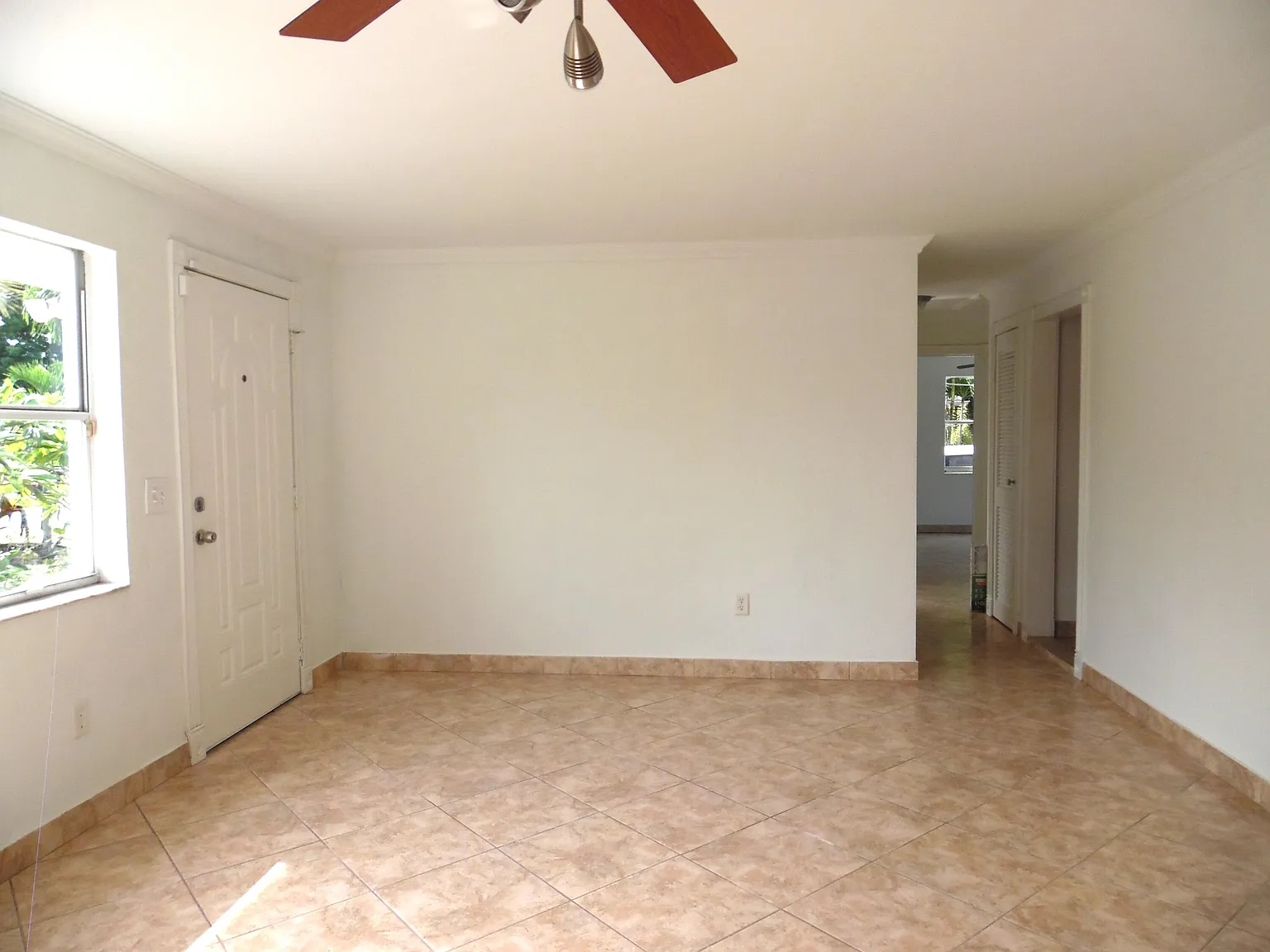 3 bed, 2.0 bath, 2008 sqft, $3,000 — Photo 3
