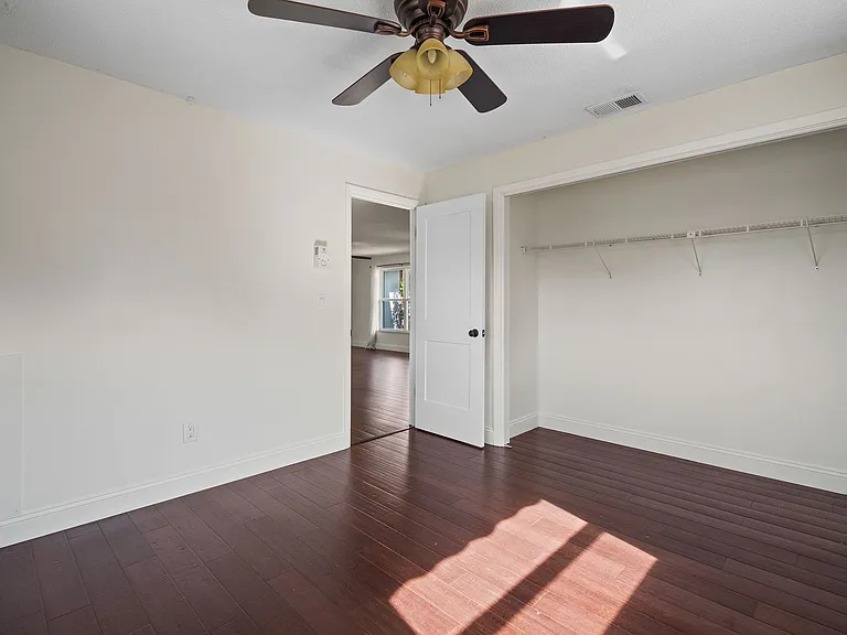1712 Thomas Dr — Photo 12