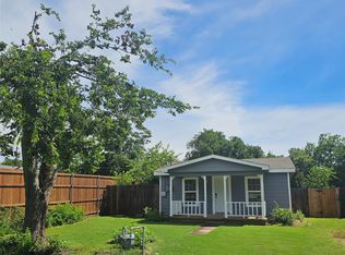 511 W Lake St, Krum, TX 76249