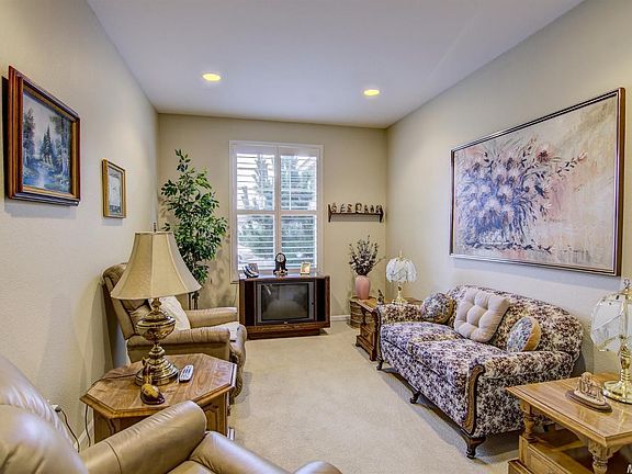 4th image of 230 Mountain Quail Ct