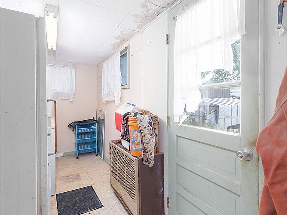 5th image of 111 Case St