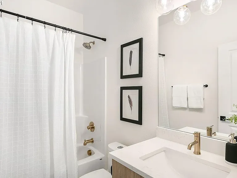 211 NE Monroe St — Photo 15