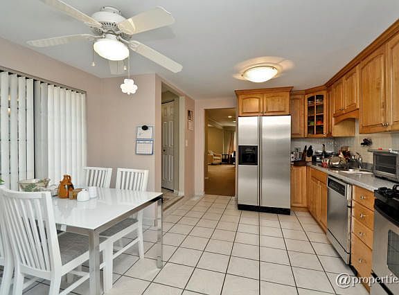 4th image of 2556 Essex Dr