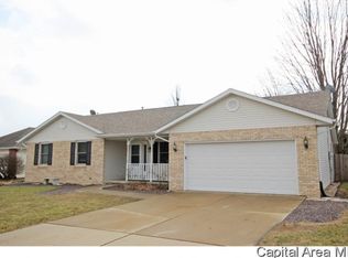 812 Chestnut Ct, Chatham, IL 62629