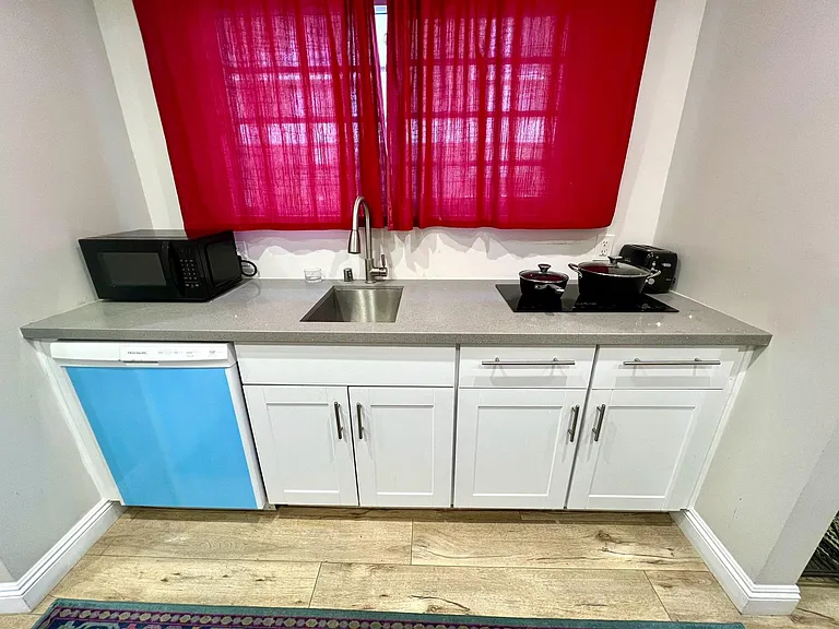 226 S Lasky Dr — Photo 4