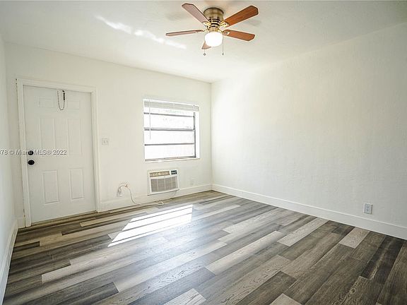 Spacious Living / Dining room, New AC units
