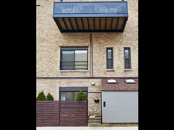 2nd image of 1240 W Fullerton Ave #1L