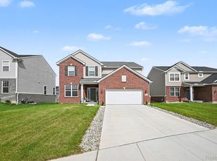 58676 Losino Dr, South Lyon, MI 48178