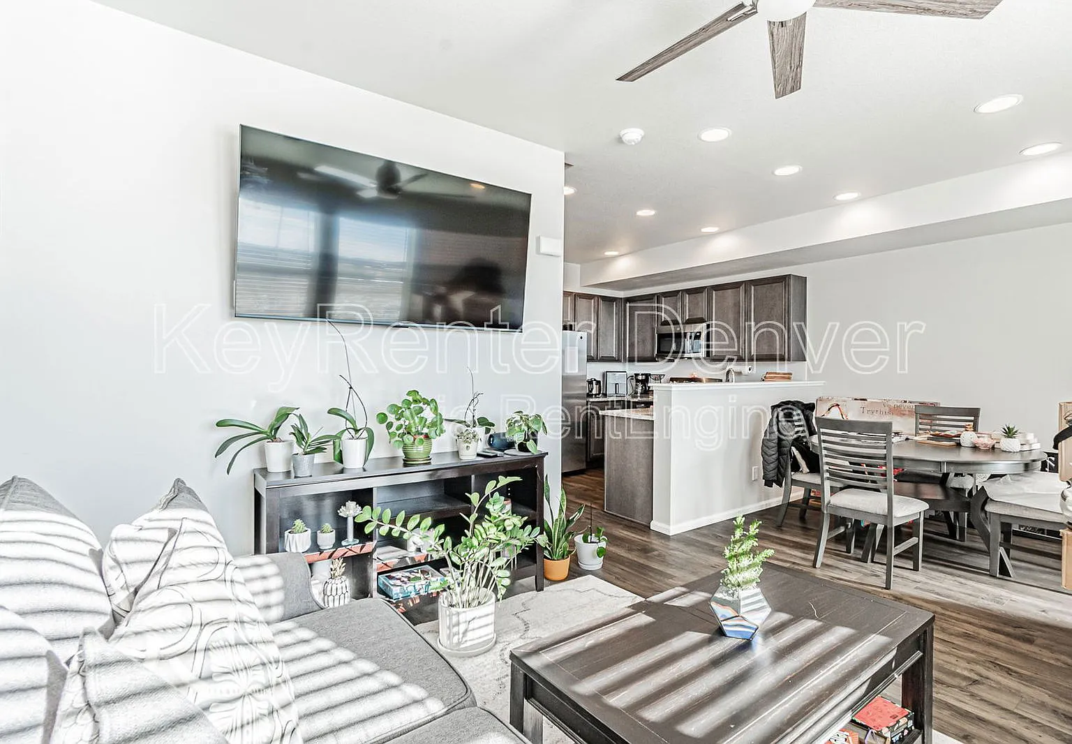 2 bed, 2.5 bath, 1248 sqft, $2,400 — Photo 3