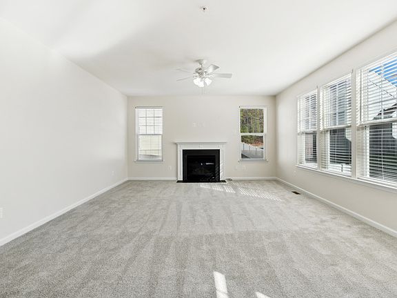 4th image of 43713 Great Laurel Way