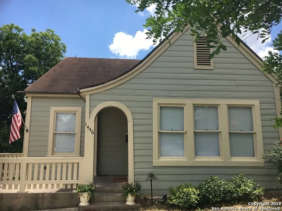 1446 W Kings Hwy