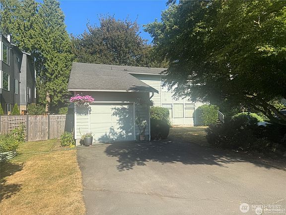 4th image of 11752 Burke Avenue N