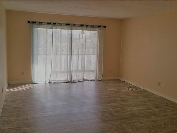 5th image of 72 Boundary Blvd APT 220