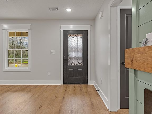 3rd image of 918B Mays Rd