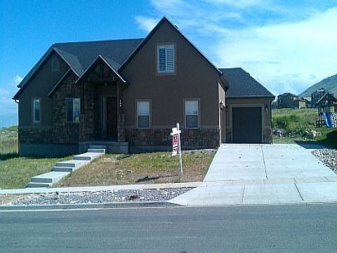 2nd image of 152 W Summerhill Dr