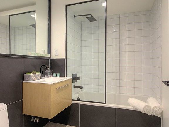 4th image of 10 Lexington Ave APT 1M