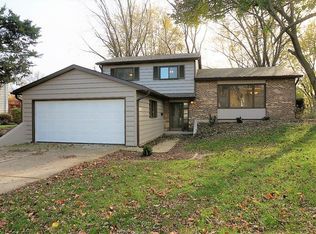 1124 Kent Ct, Wheaton, IL 60189