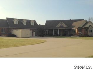 11 Jones Way, Wood River, IL 62095