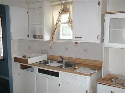 3rd image of 13313 Wainfleet Ave