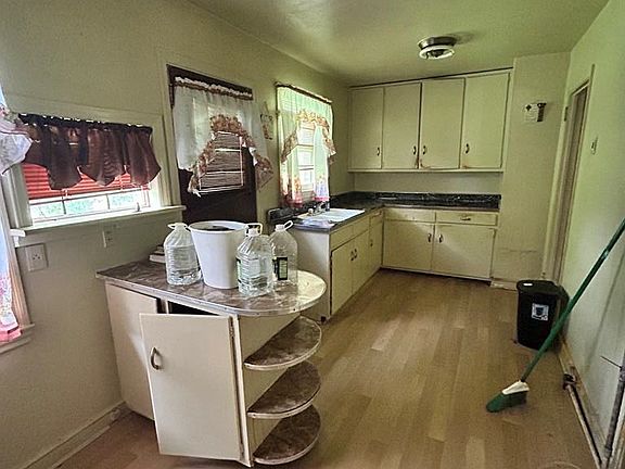 4th image of 46 Dudley Dr