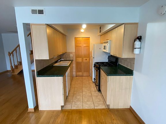 3rd image of 1015 Cove Dr