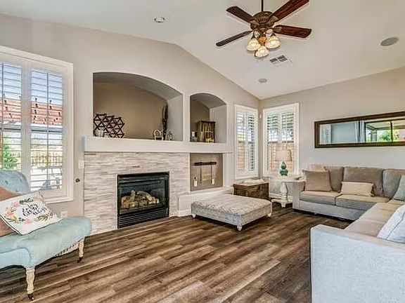 4th image of 32810 N 40th Pl