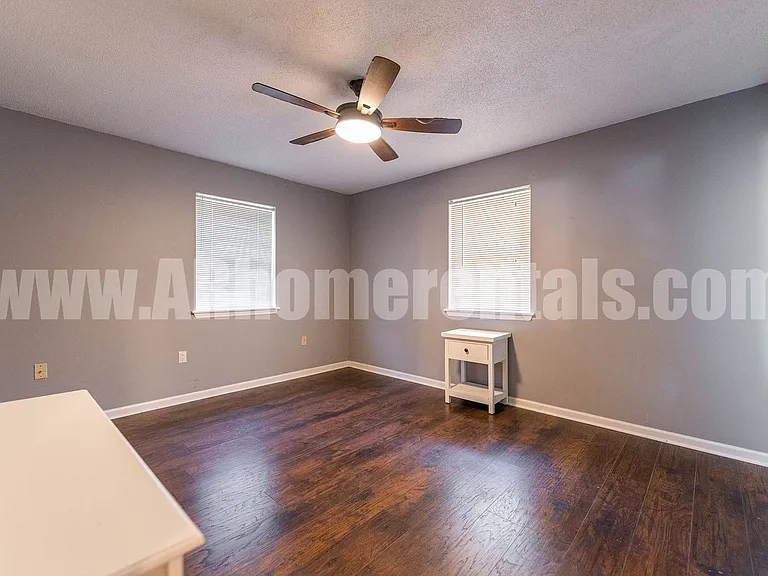 600 S Davis St — Photo 14