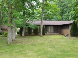 8593 Warner Rd, Saline, MI 48176