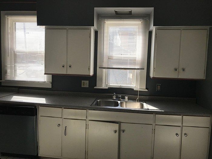 1st image of 631 Lincolnway E