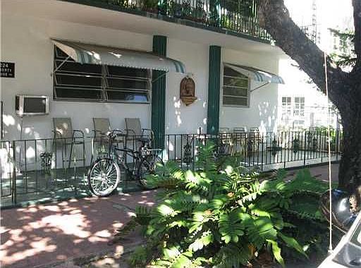 4th image of 224 Meridian Ave APT 12