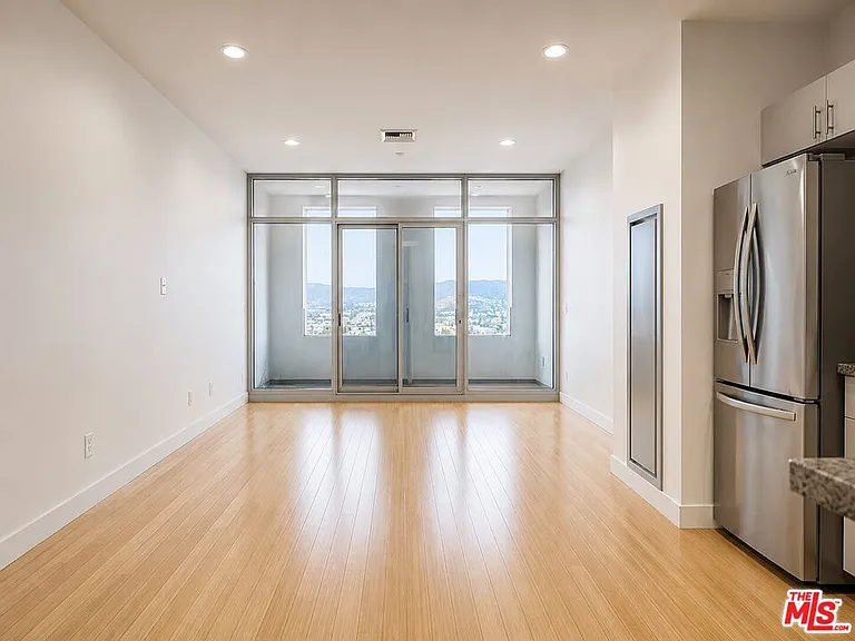 3810 Wilshire Blvd #2003 — Photo 2