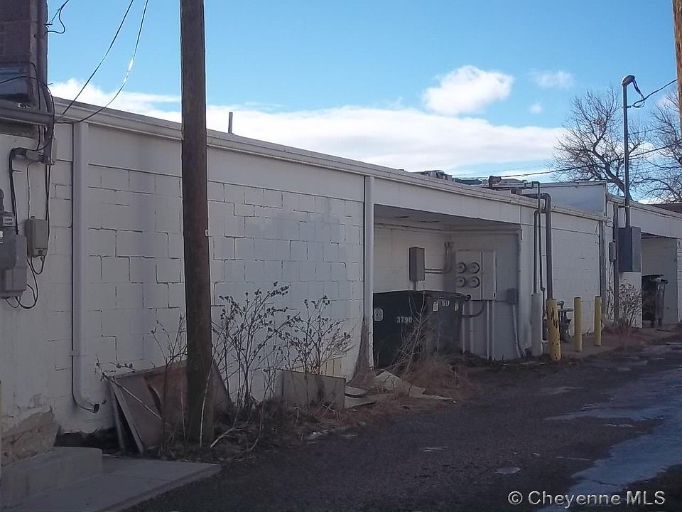 2nd image of 914 E Lincolnway