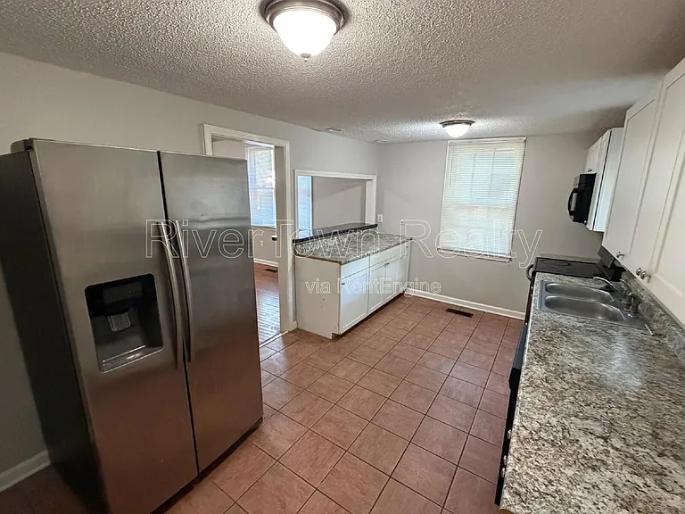 736 Echles St — Photo 6