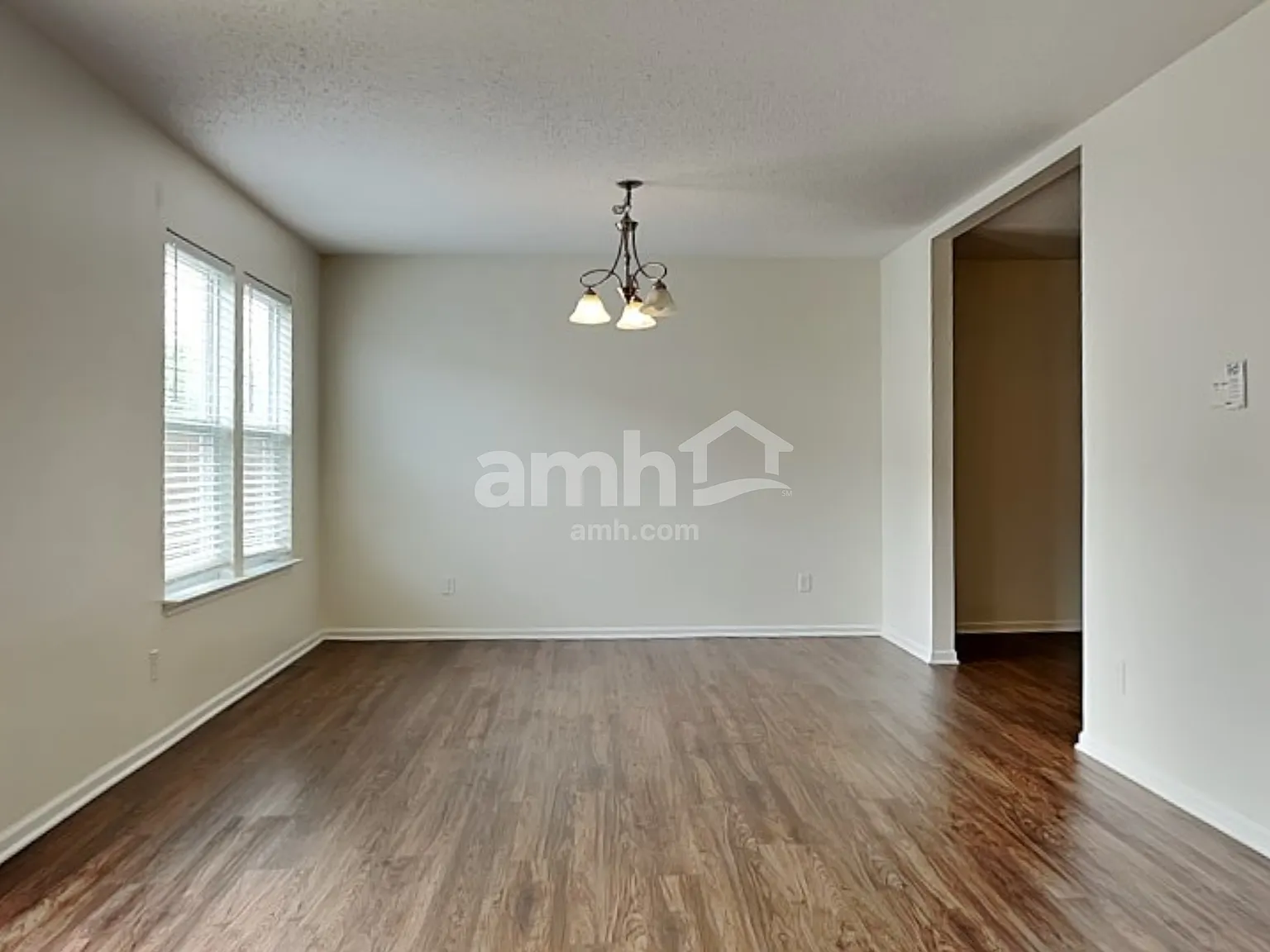 4 bed, 2.5 bath, 2241 sqft, $2,350 — Photo 4