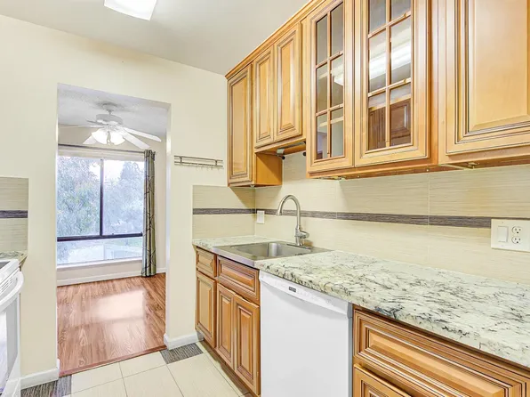 300 N Civic Dr APT 508, Walnut Creek, CA 94596