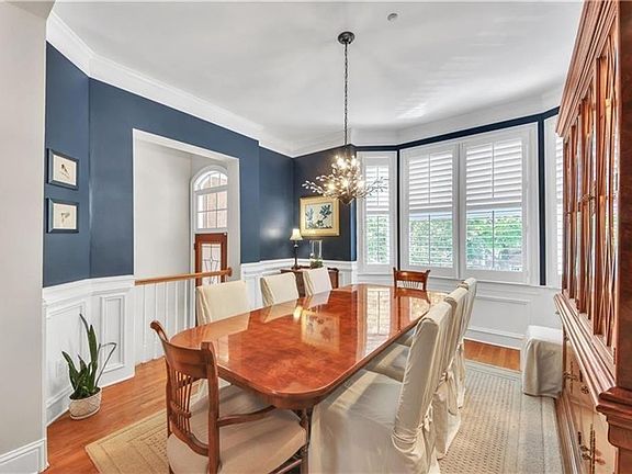 3rd image of 1037 Emory Parc Pl