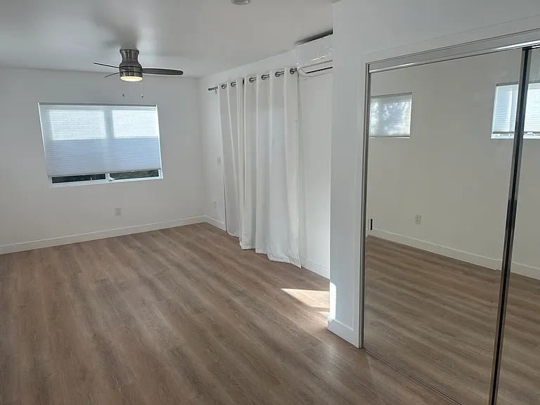 2924 S Bentley Ave — Photo 5